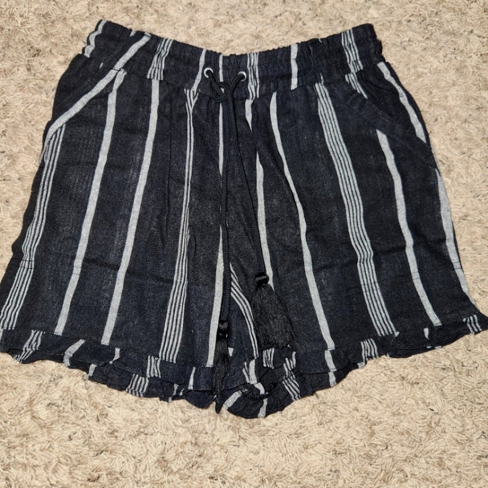 SO Ruffled Hem Dolphin Shorts